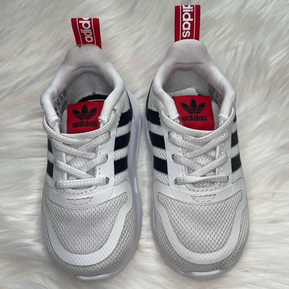 ❣️ SOLD❣️Toddler size 4 Adidas sneakers like new with tag